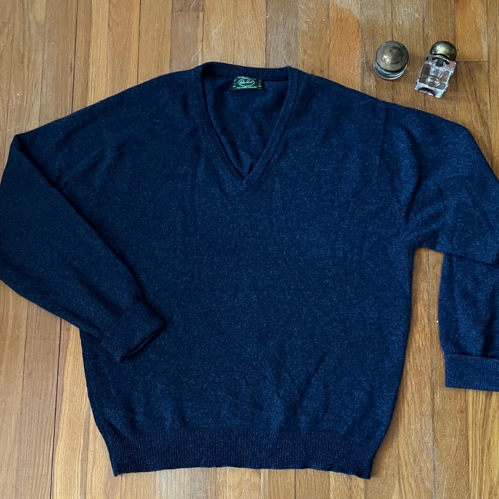 Vintage Peter Scott Wool & Angora Navy V-Neck Sweater (Men’s Medium)